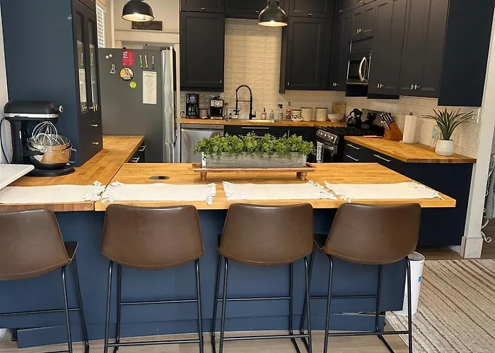 Updated 2 Bedroom Close To Downtown And * Laramie