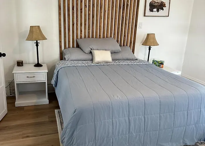 Apartment Updated 2 Bedroom Close To Downtown And Laramie